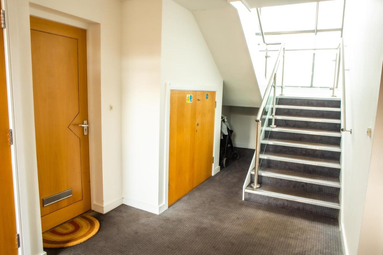 Newly Furnished Appartment Near Train Station 伍尔弗汉普顿 外观 照片